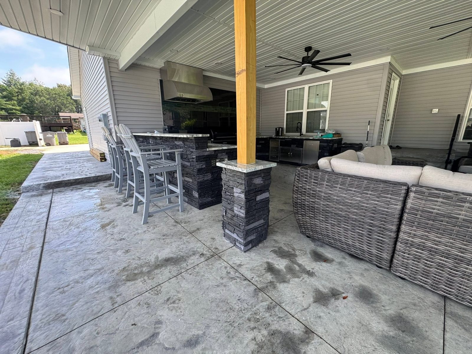 Outdoor Kitchen - furnished